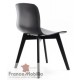 Chaises noires design - pieds bois