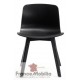 Chaises noires design - pieds bois