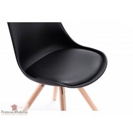 Chaises scandinave noires et pieds bois